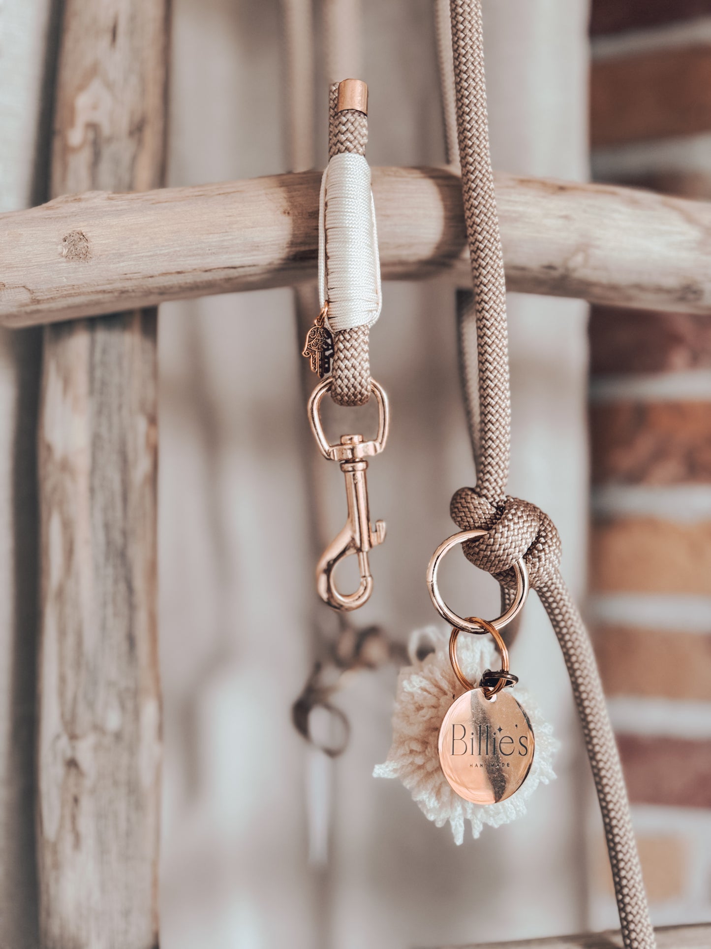 Hand free leash nude