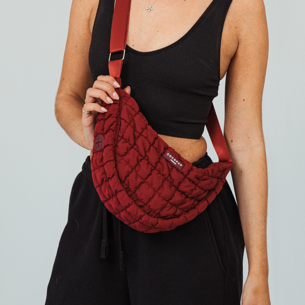 Cocopup London - Crossbody Crescent Hondenuitlaat Tas - Merlot