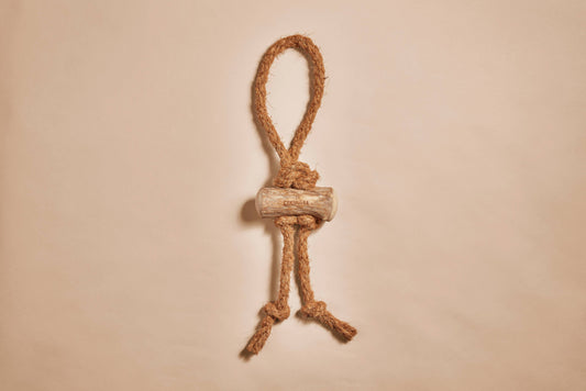 COCOTUG. Hondenspeelgoed van koffiehout en kokosnoot touw.